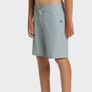 Quicksilver Union Amphibian 17" Hybrid Shorts Size: 27     Color: Light Gray